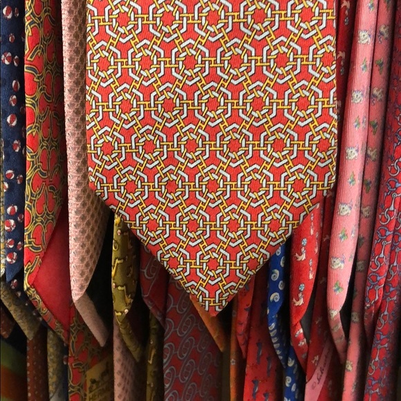 Hermès tie. Red, gold, and white. - Picture 4 of 7